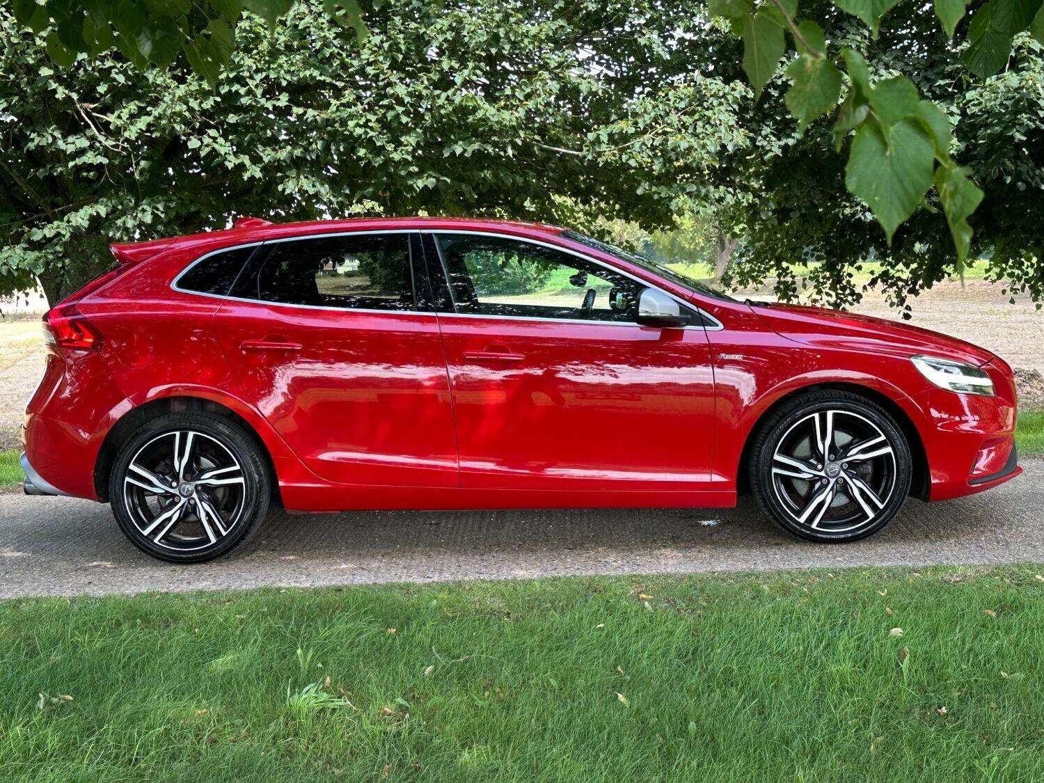 2016 VOLVO V40 2016 VOLVO V40