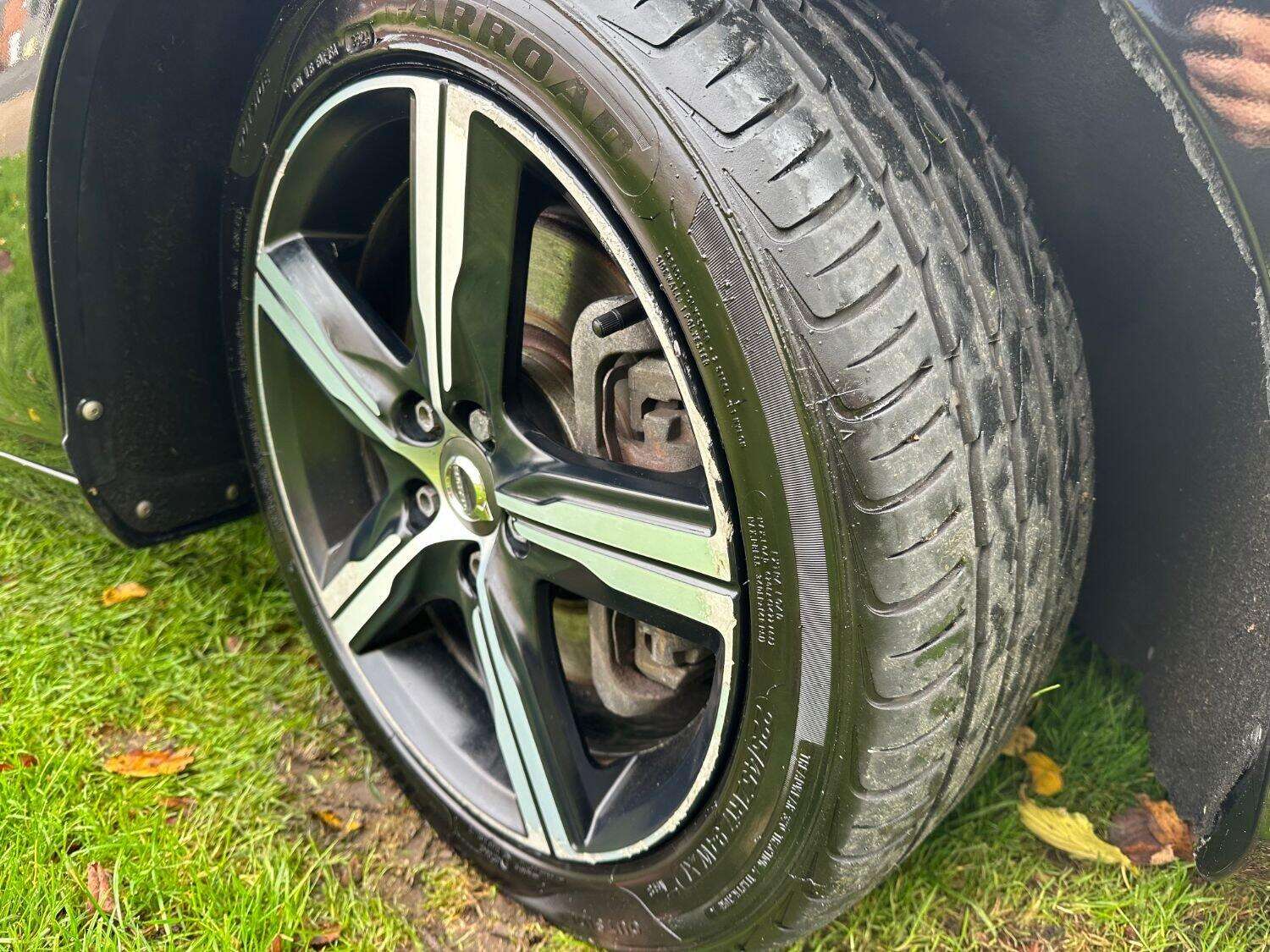 2017 VOLVO V40 2017 VOLVO V40