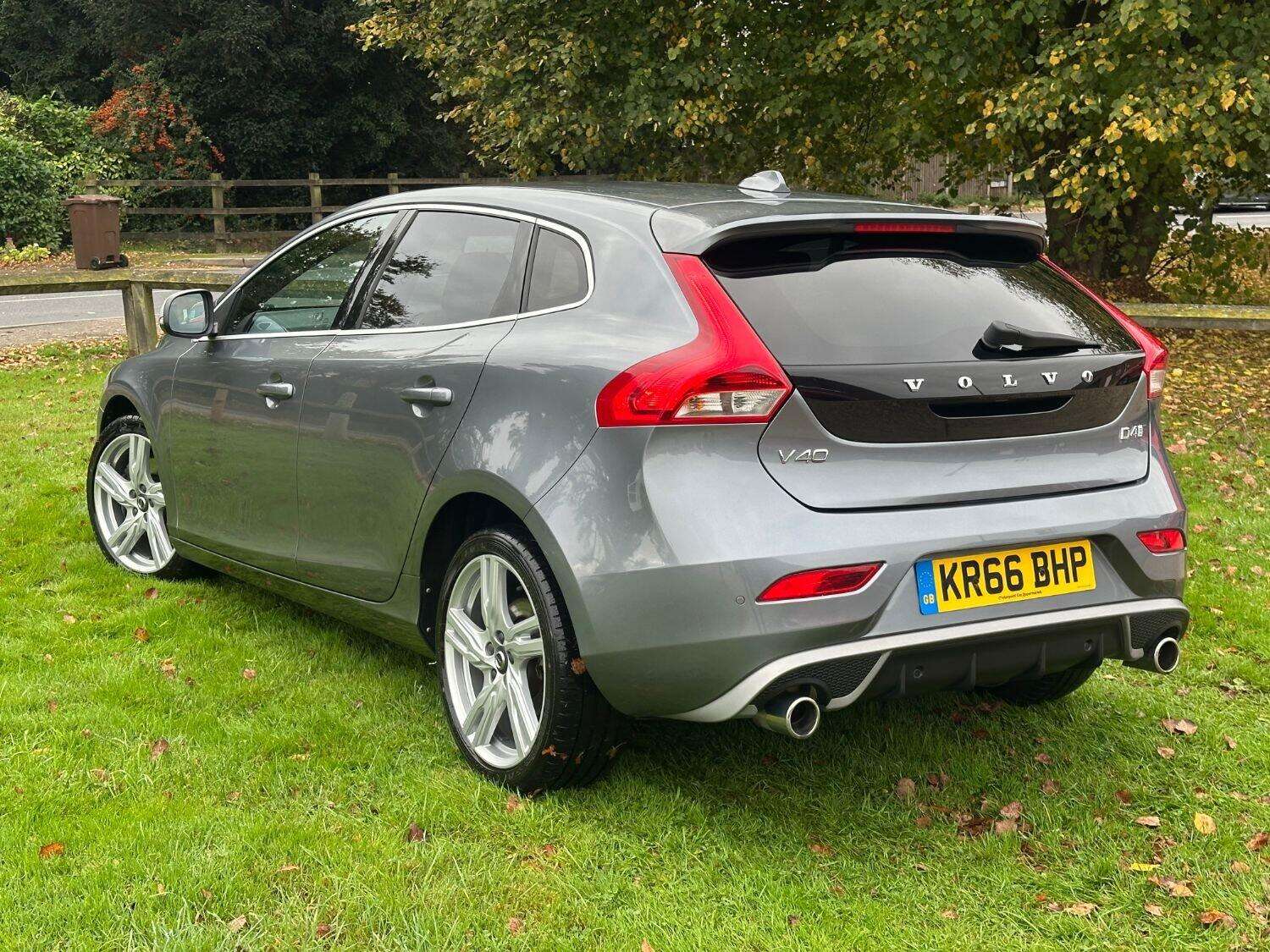 2016 VOLVO V40 2016 VOLVO V40