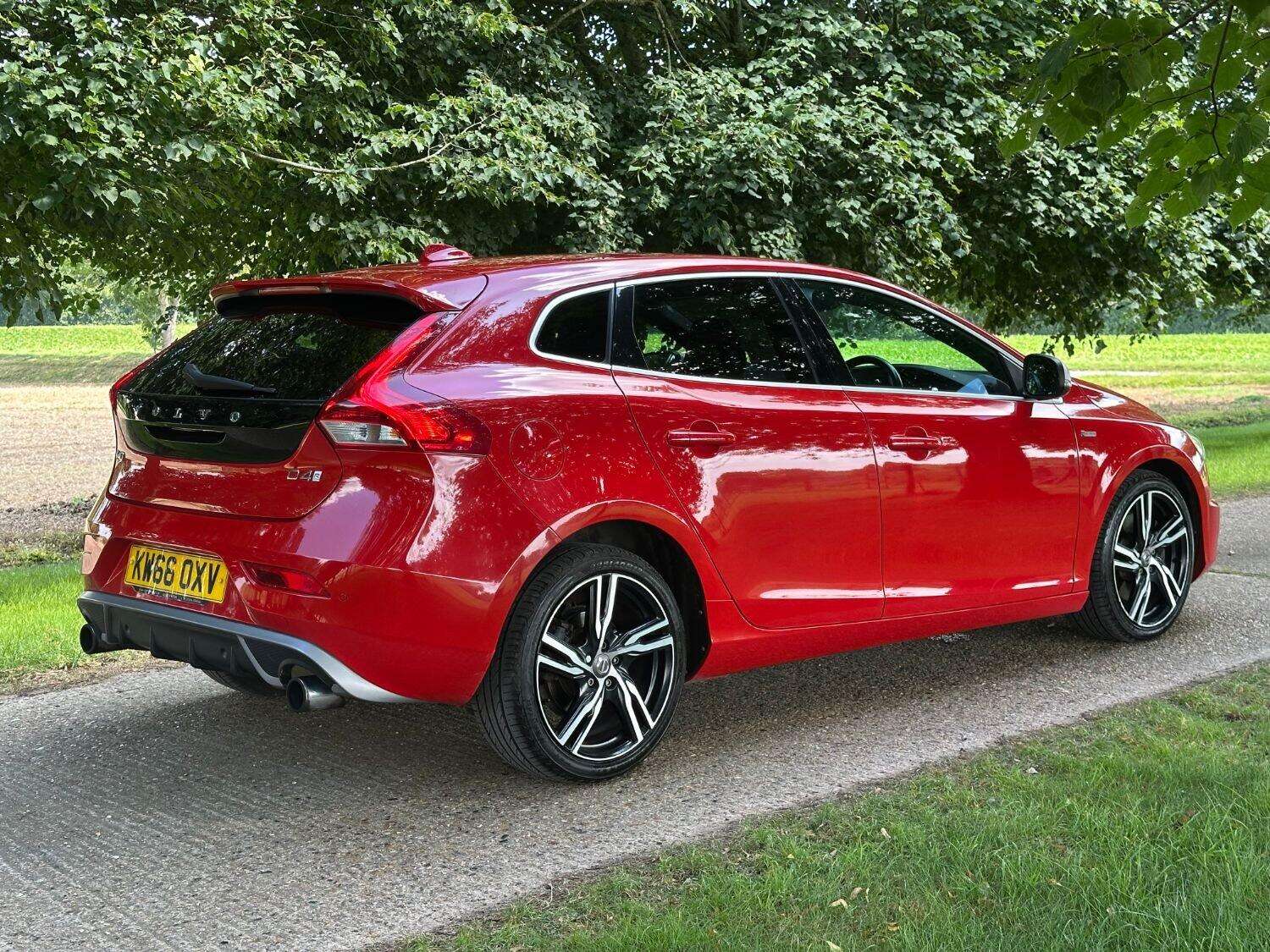 2016 VOLVO V40 2016 VOLVO V40