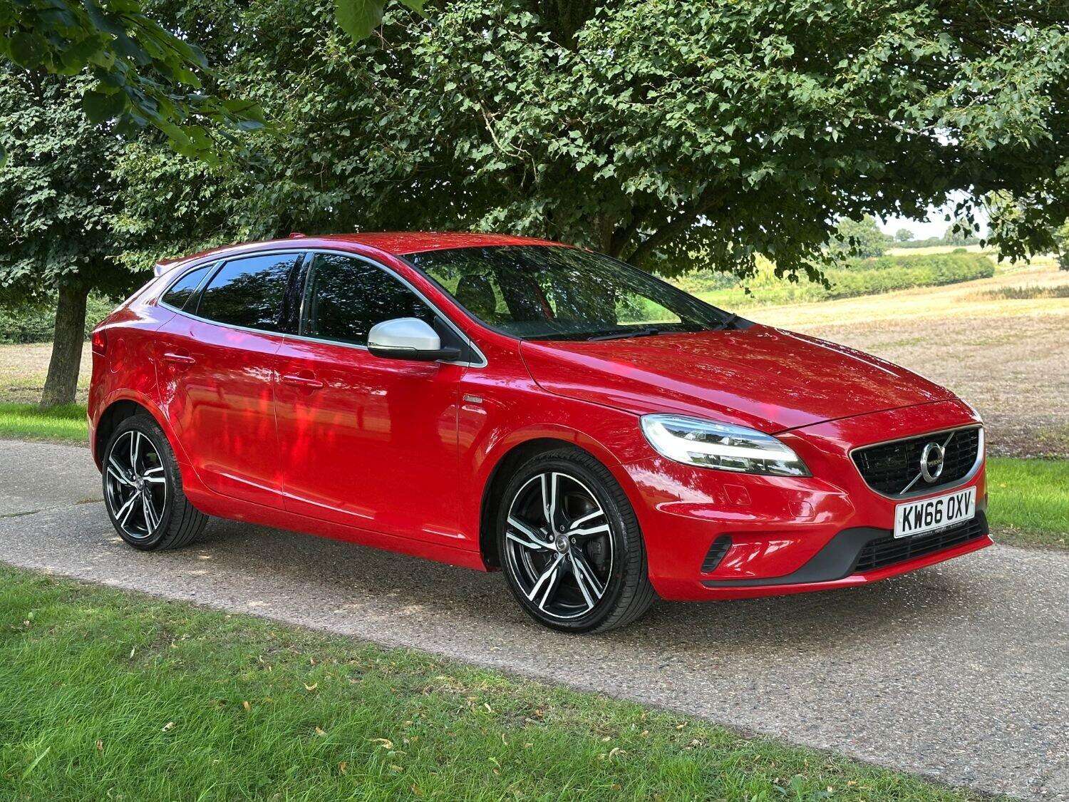 2016 VOLVO V40 2016 VOLVO V40