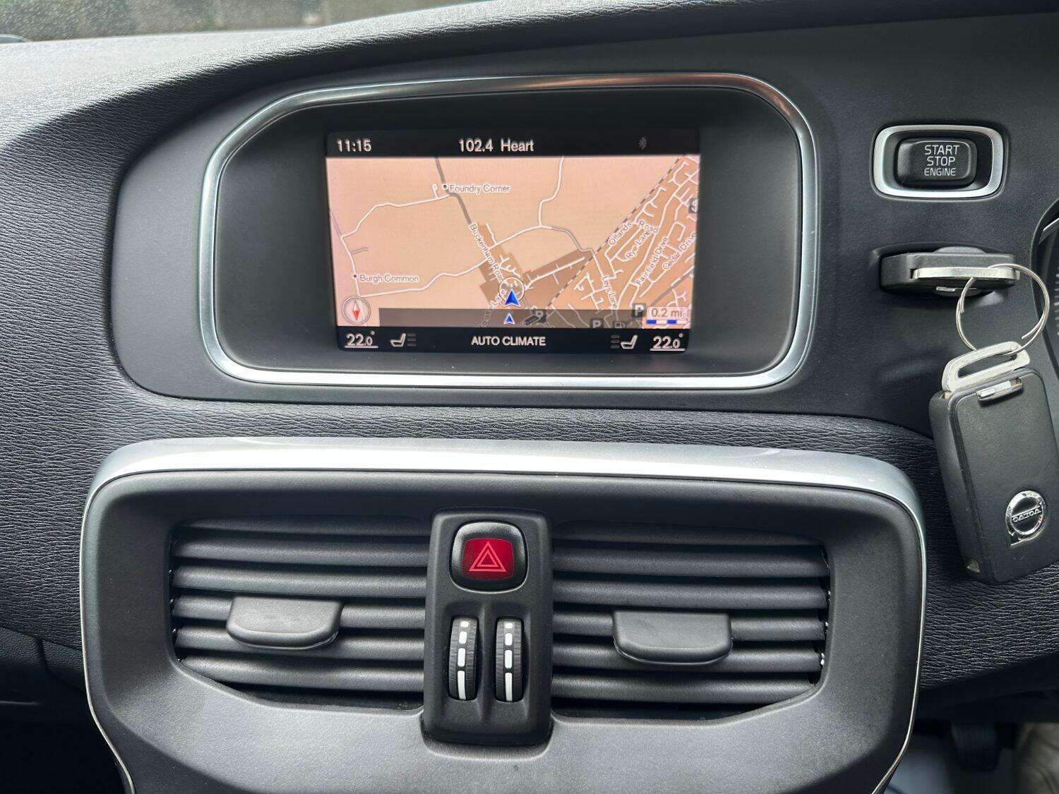 2017 VOLVO V40 2017 VOLVO V40