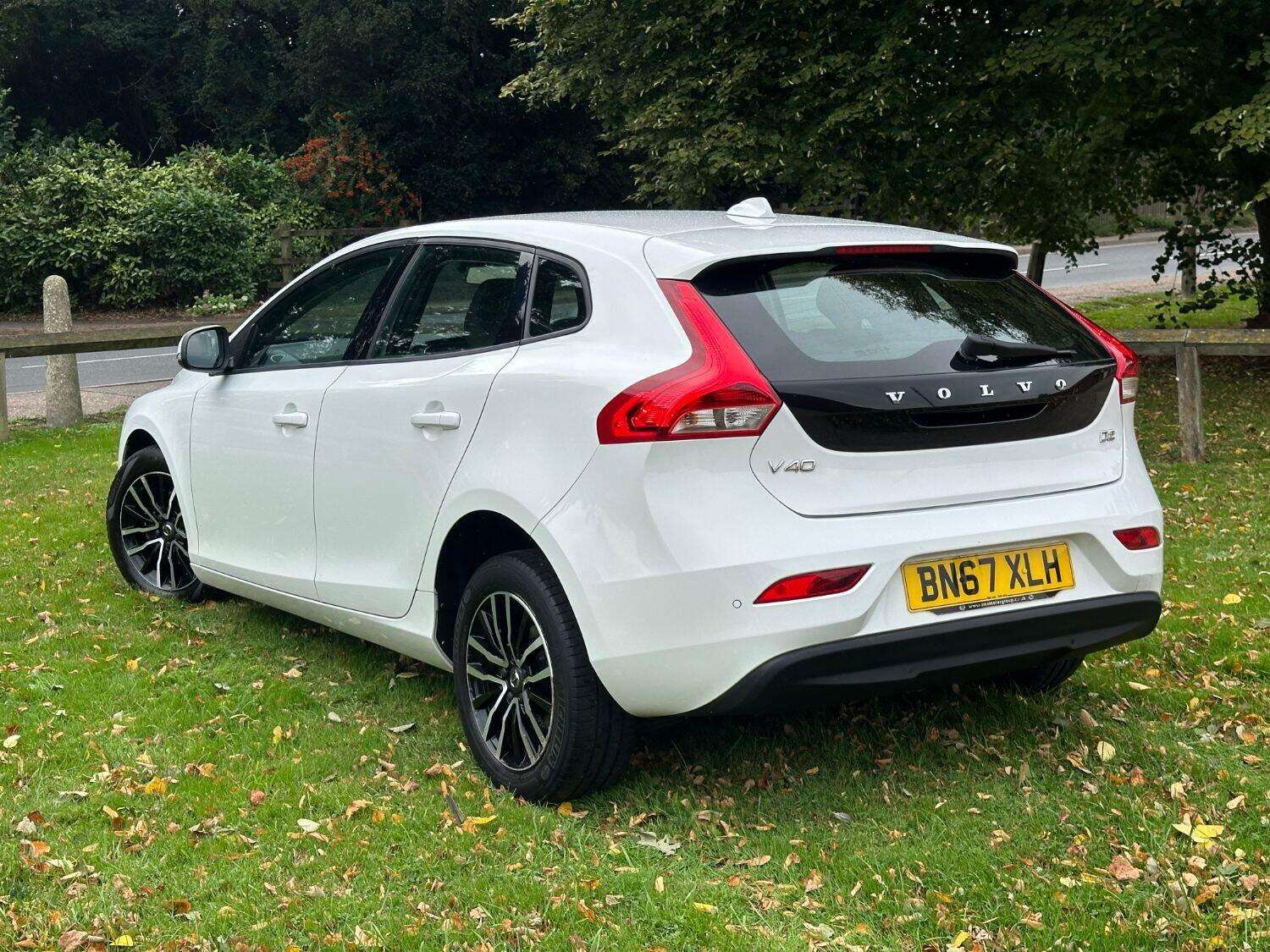 2017 VOLVO V40 2017 VOLVO V40