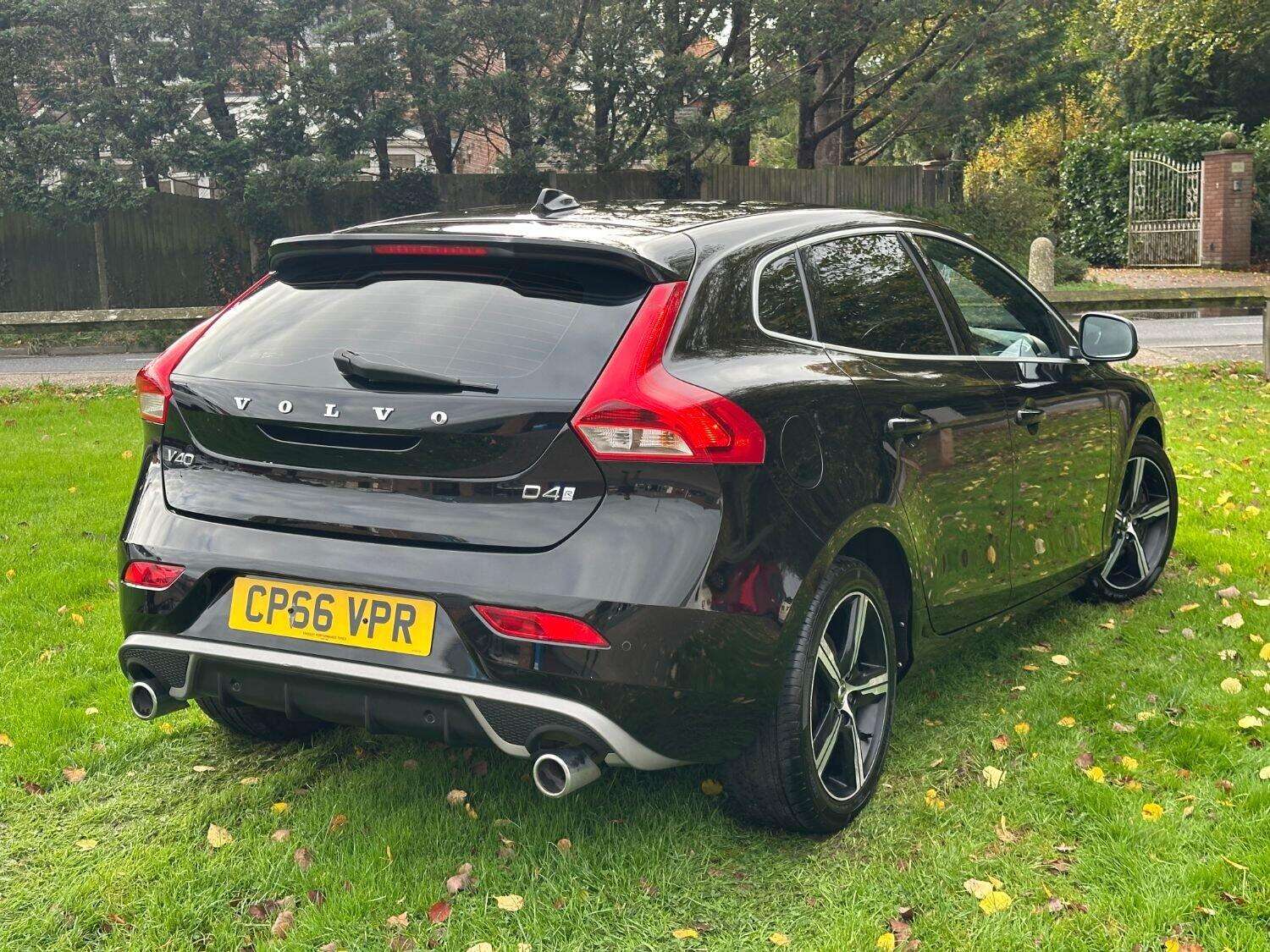 2017 VOLVO V40 2017 VOLVO V40