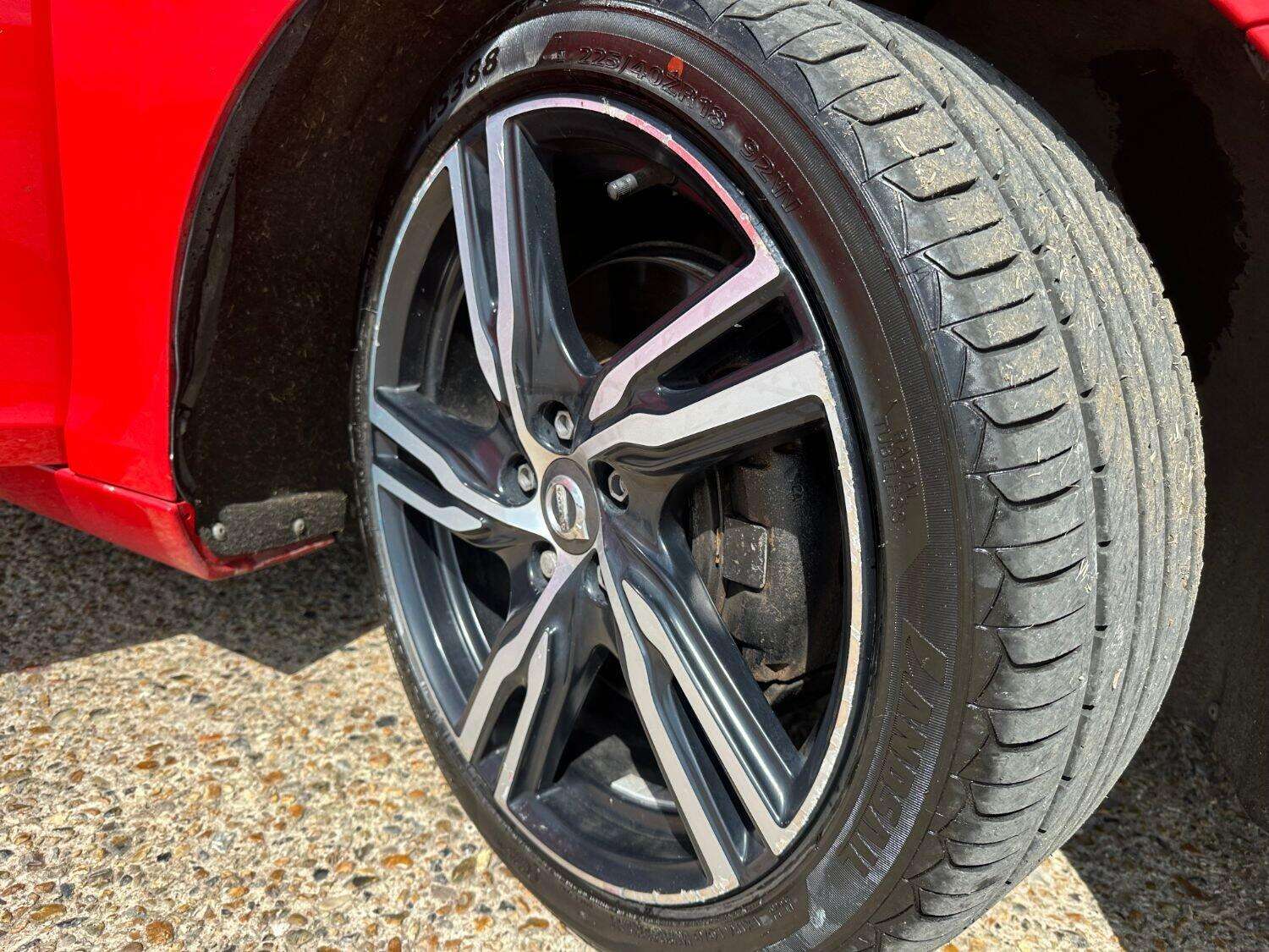 2016 VOLVO V40 2016 VOLVO V40