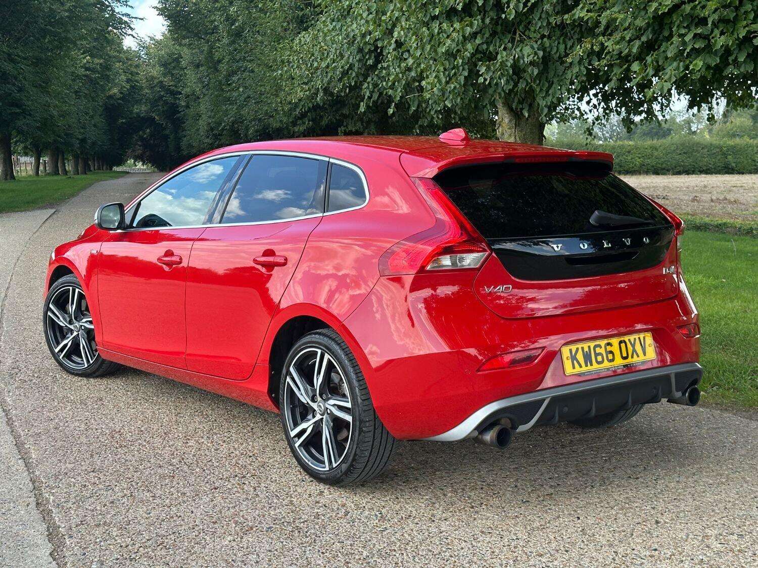 2016 VOLVO V40 2016 VOLVO V40