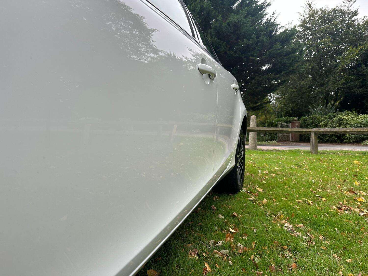 2017 VOLVO V40 2017 VOLVO V40