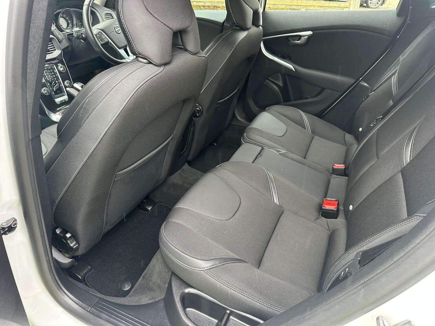 2017 VOLVO V40 2017 VOLVO V40