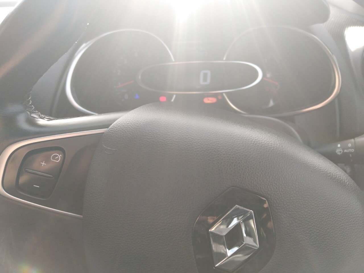 2017 RENAULT CLIO 2017 RENAULT CLIO