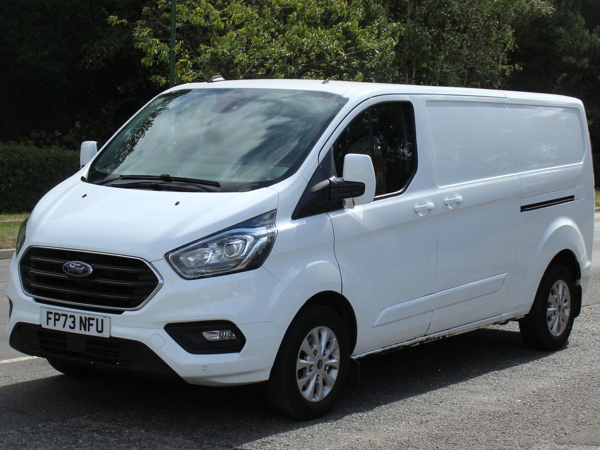 Check out this Ford Transit Custom 2023 Diesel Manual