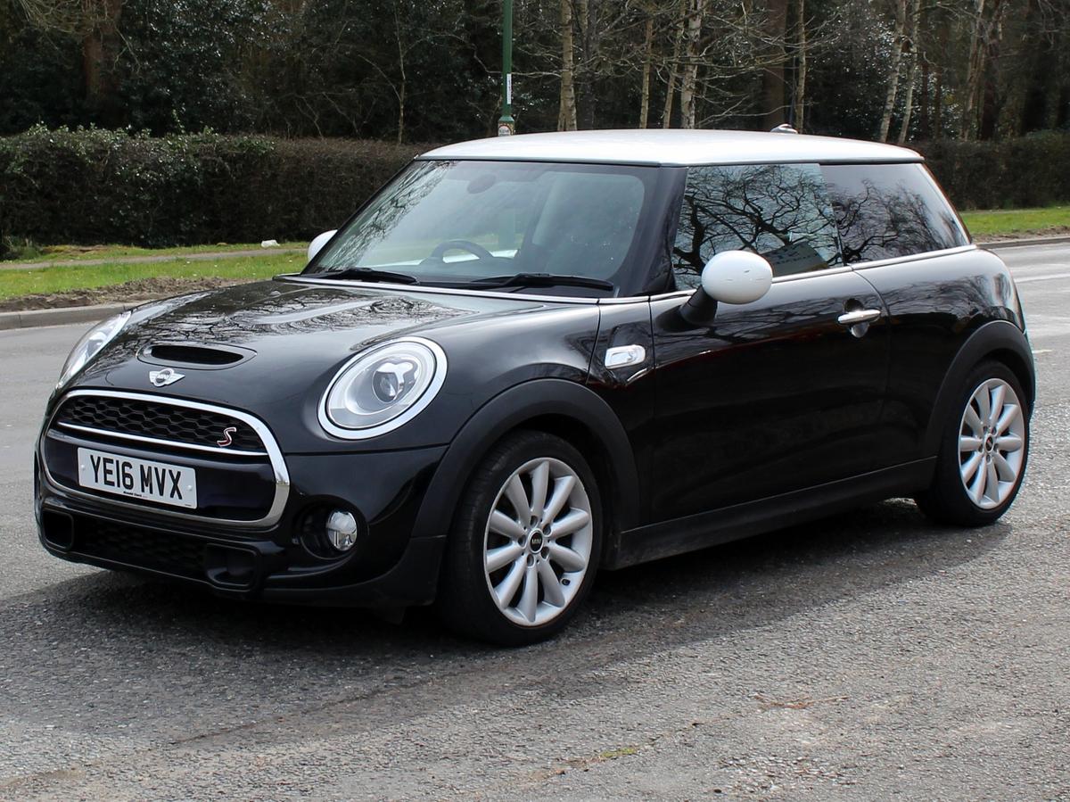 Check out this Mini Hatch 2016 Diesel Automatic