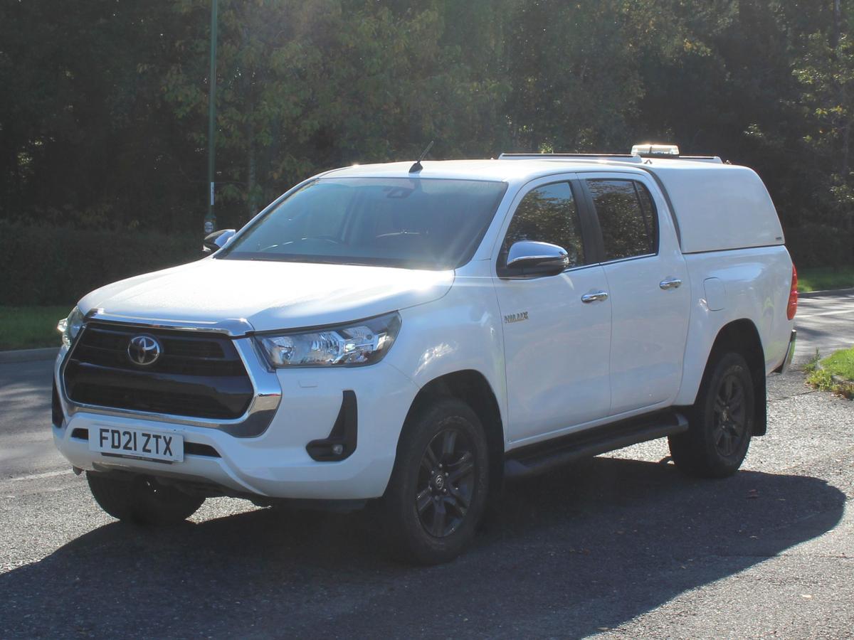 Check out this Toyota Hilux 2021 Diesel Manual