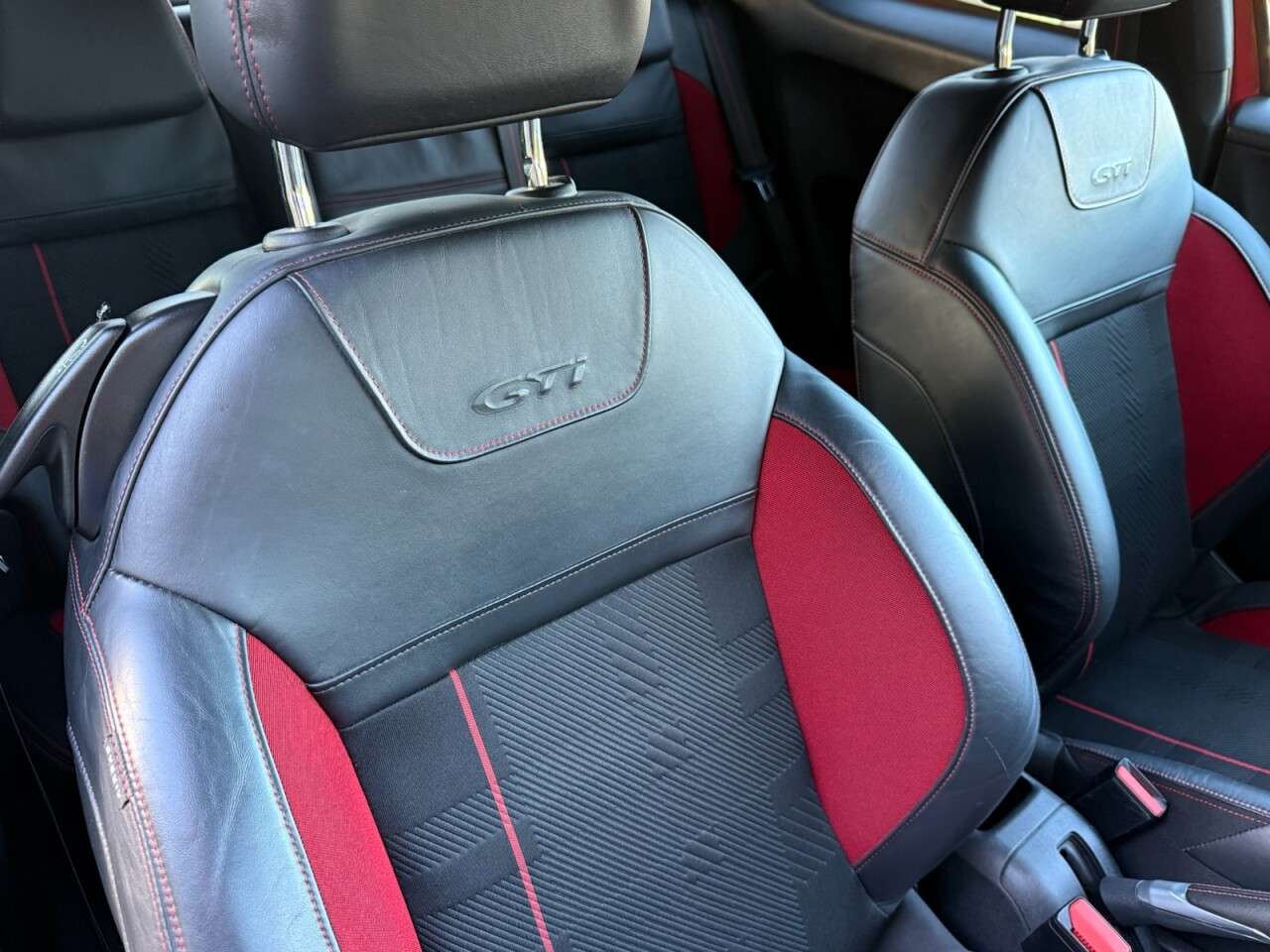 2015 PEUGEOT 208 2015 PEUGEOT 208