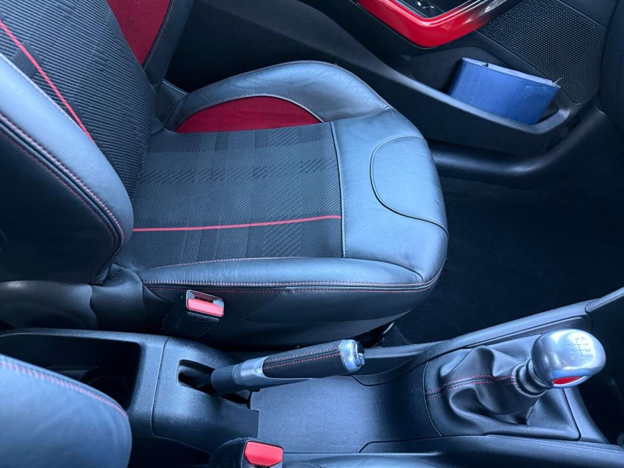 2015 PEUGEOT 208 2015 PEUGEOT 208