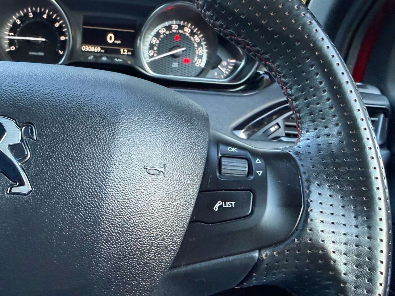 2015 PEUGEOT 208 2015 PEUGEOT 208