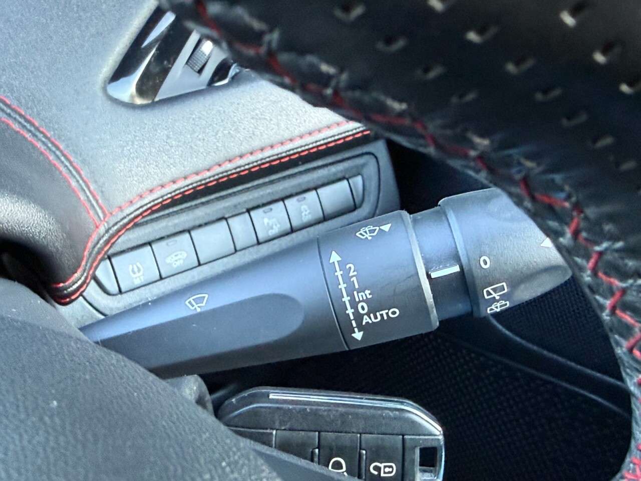 2015 PEUGEOT 208 2015 PEUGEOT 208