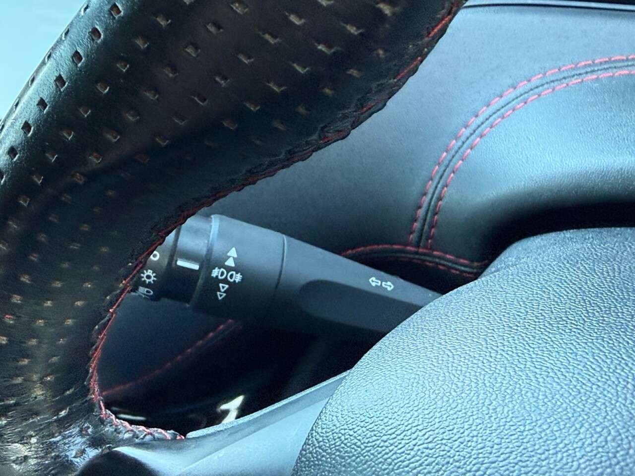 2015 PEUGEOT 208 2015 PEUGEOT 208