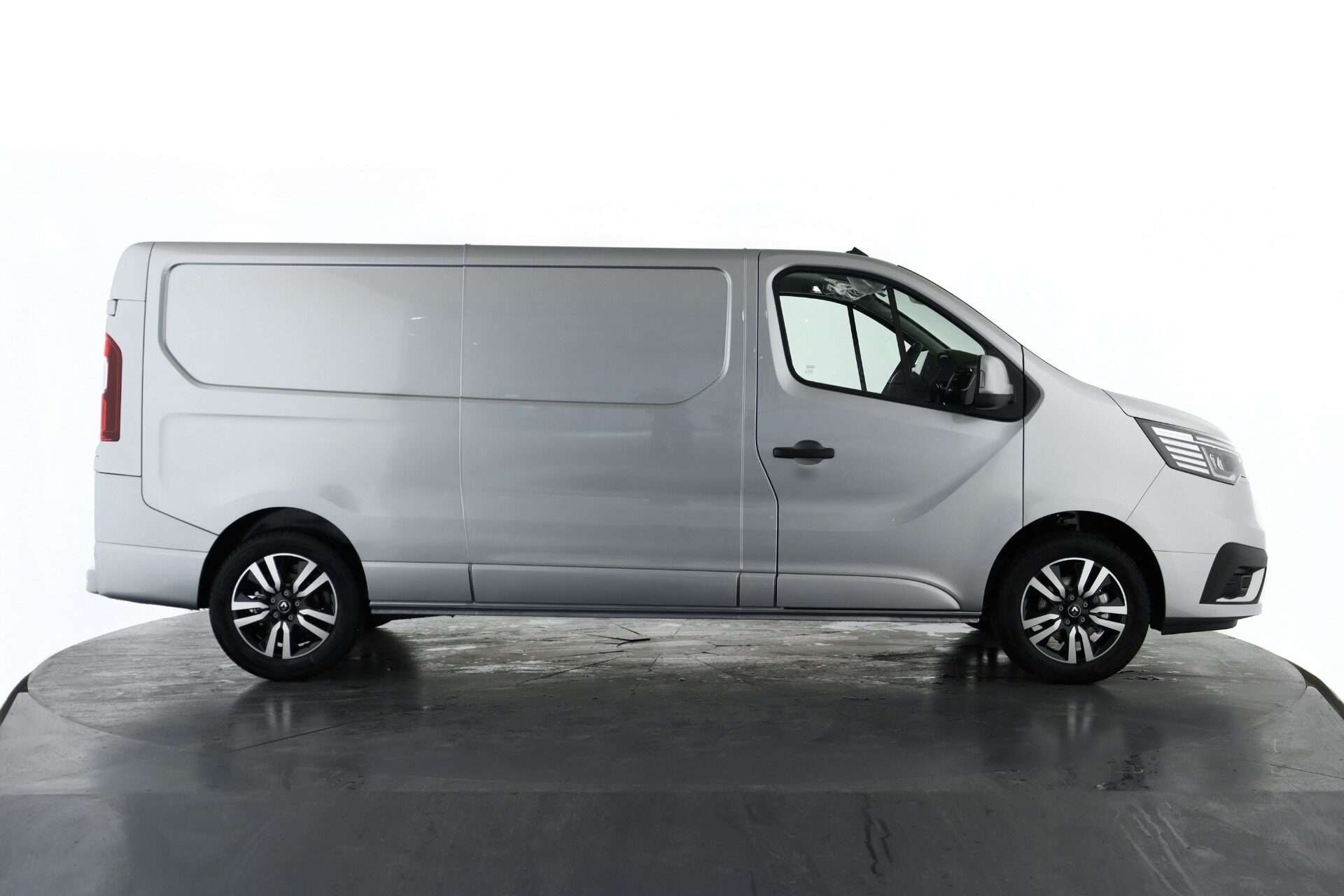 2025 RENAULT TRAFIC 2025 RENAULT TRAFIC