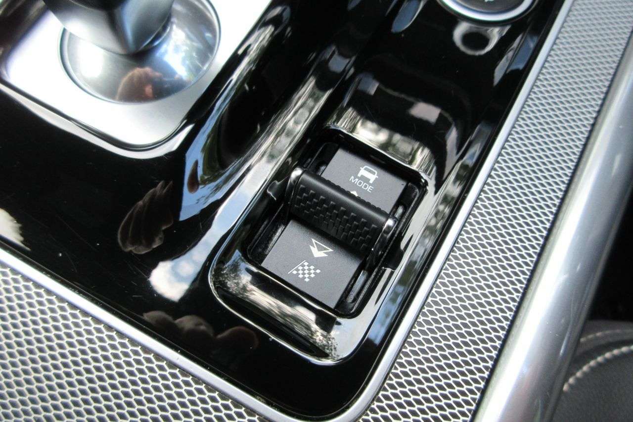 2019 JAGUAR XE 2019 JAGUAR XE