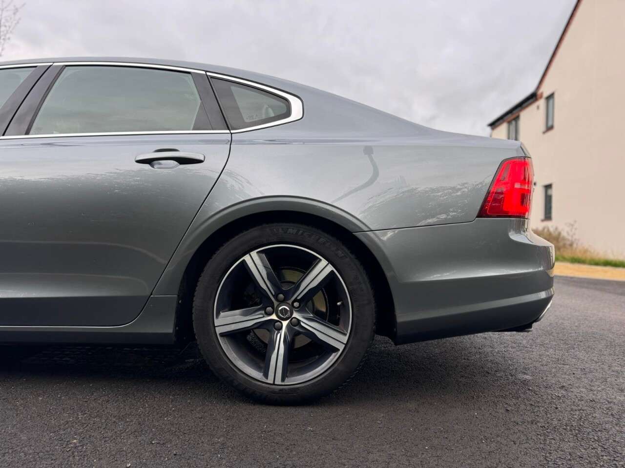 2018 VOLVO S90 2018 VOLVO S90