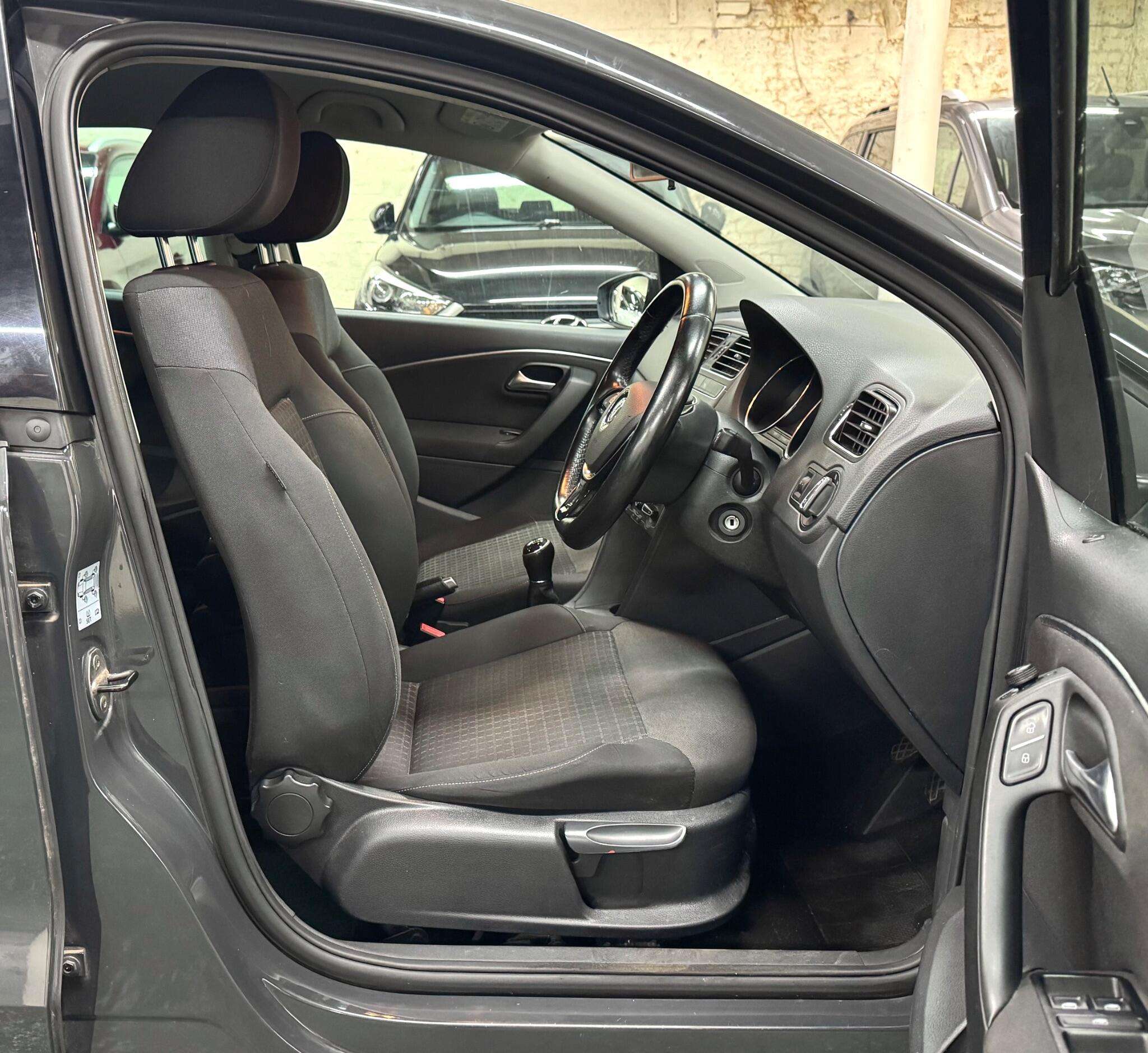 2015 VOLKSWAGEN POLO 2015 VOLKSWAGEN POLO