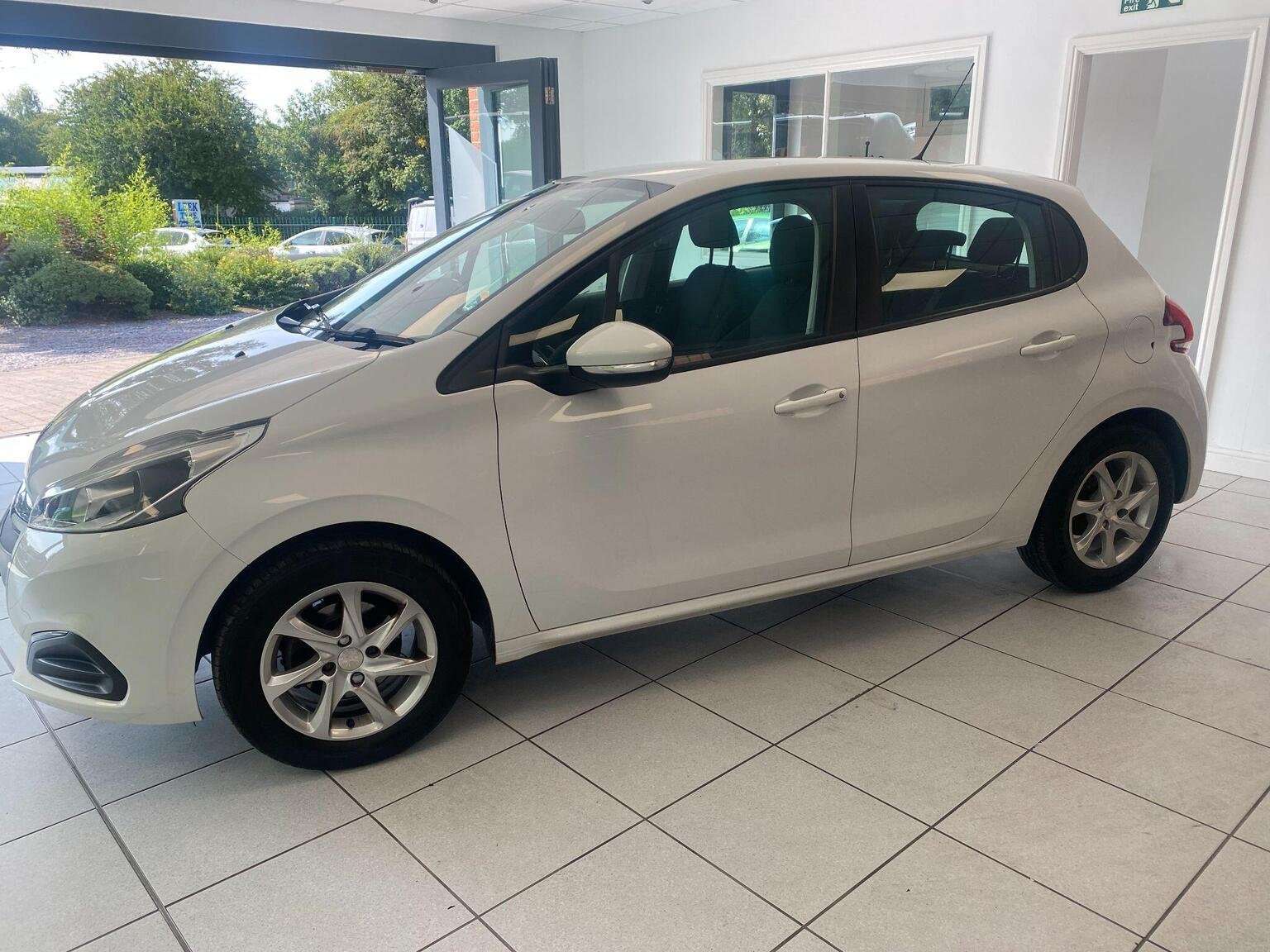 2015 PEUGEOT 208 2015 PEUGEOT 208