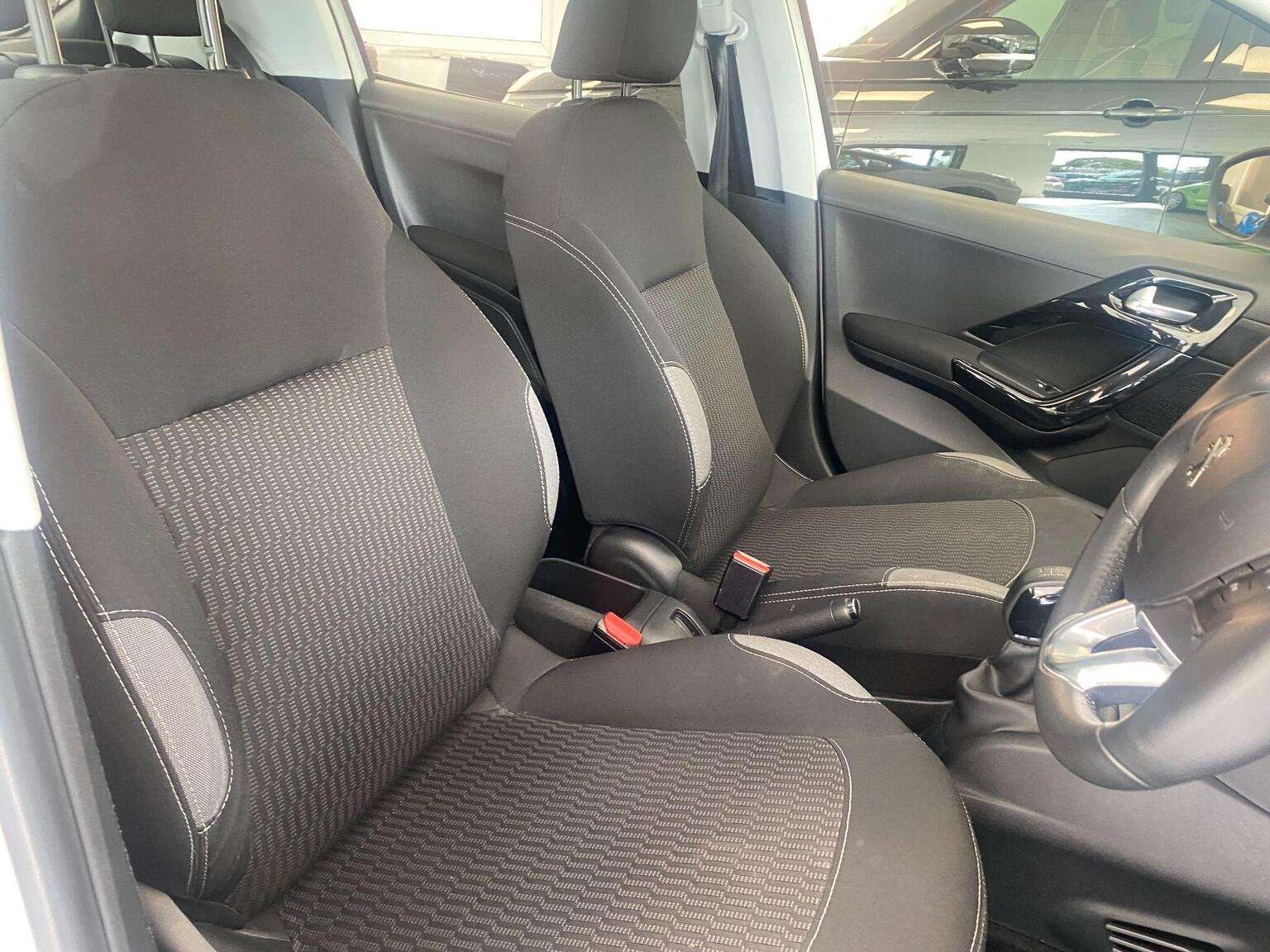 2015 PEUGEOT 208 2015 PEUGEOT 208