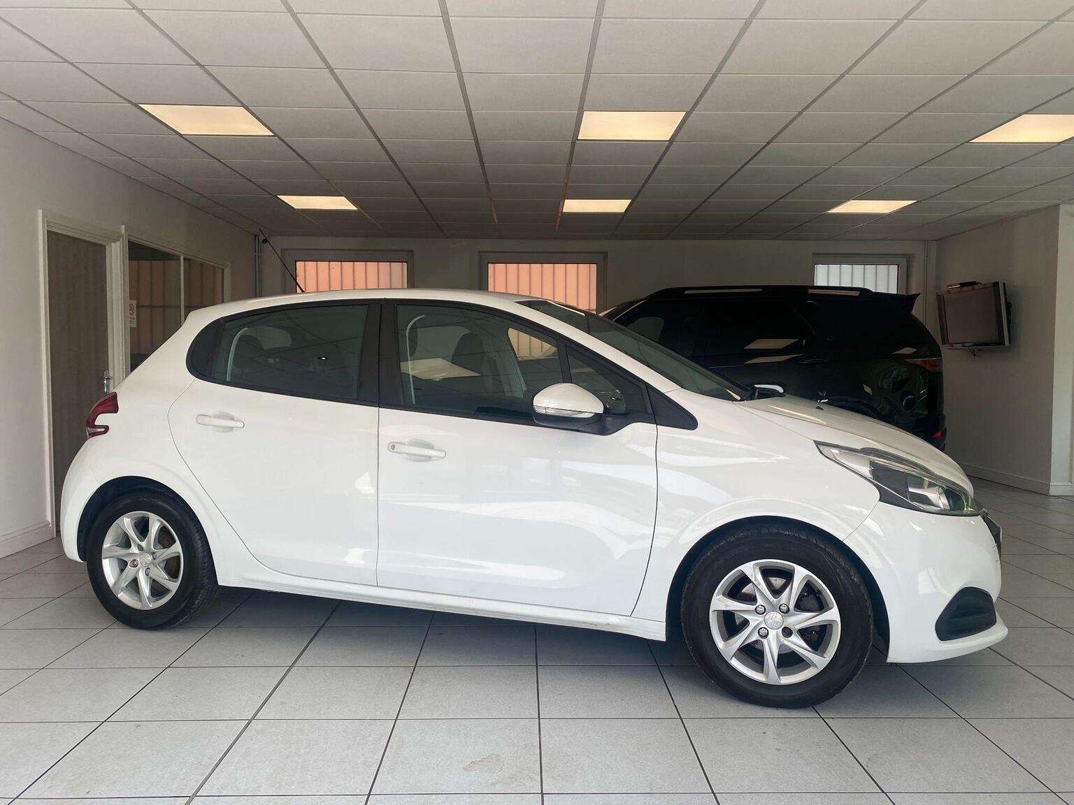 2015 PEUGEOT 208 2015 PEUGEOT 208