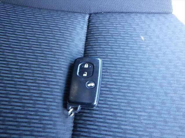 null TOYOTA AVENSIS null TOYOTA AVENSIS