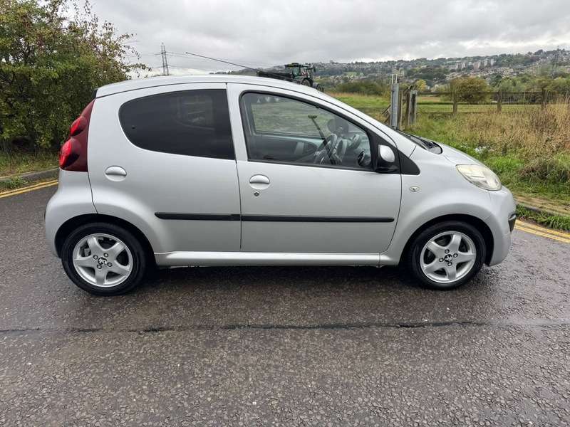 2013 PEUGEOT 107 2013 PEUGEOT 107