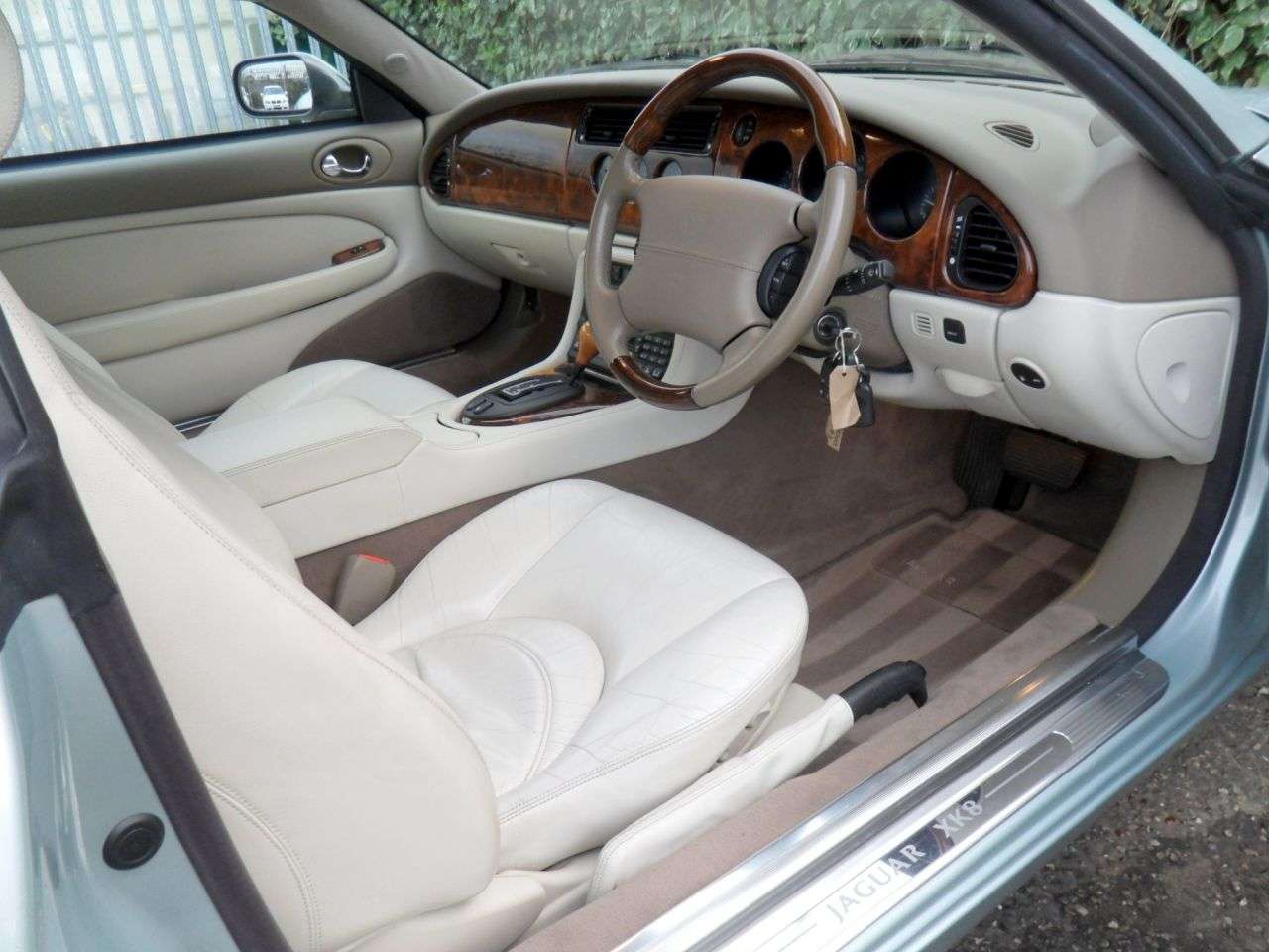 2001 JAGUAR XK8 2001 JAGUAR XK8