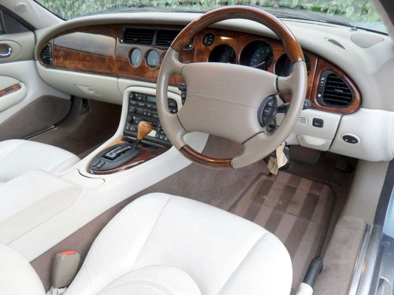 2001 JAGUAR XK8 2001 JAGUAR XK8