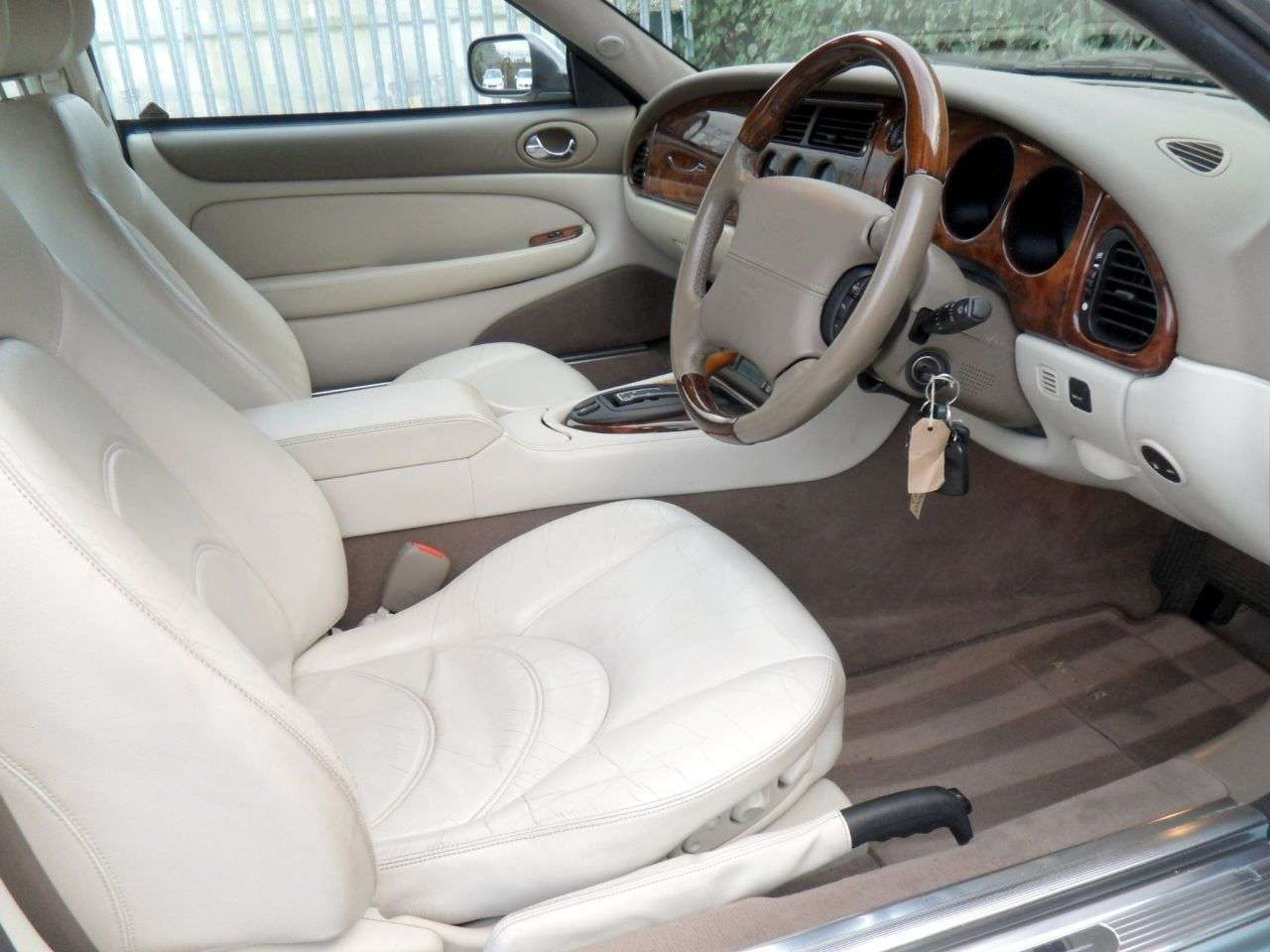 2001 JAGUAR XK8 2001 JAGUAR XK8