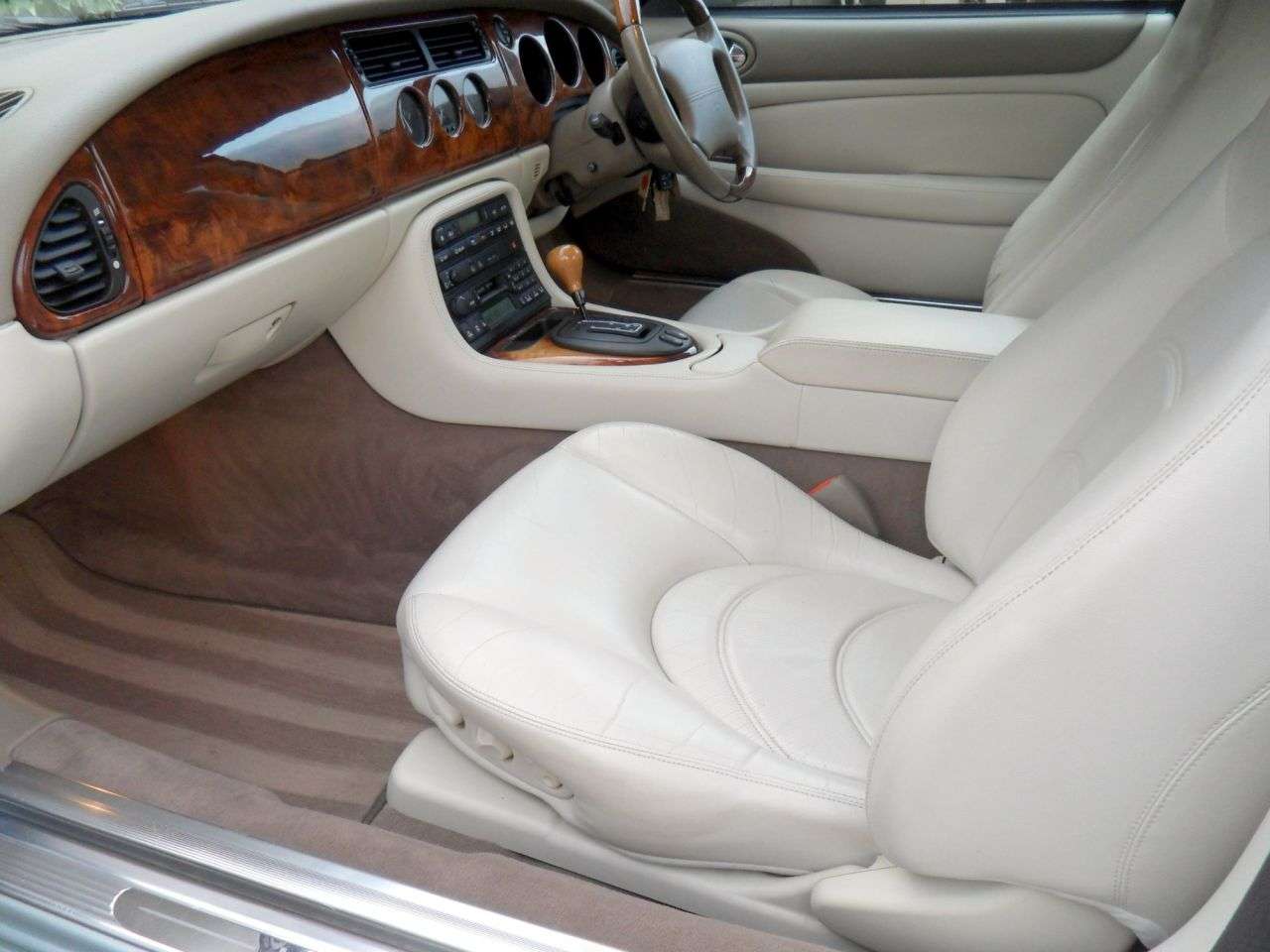 2001 JAGUAR XK8 2001 JAGUAR XK8