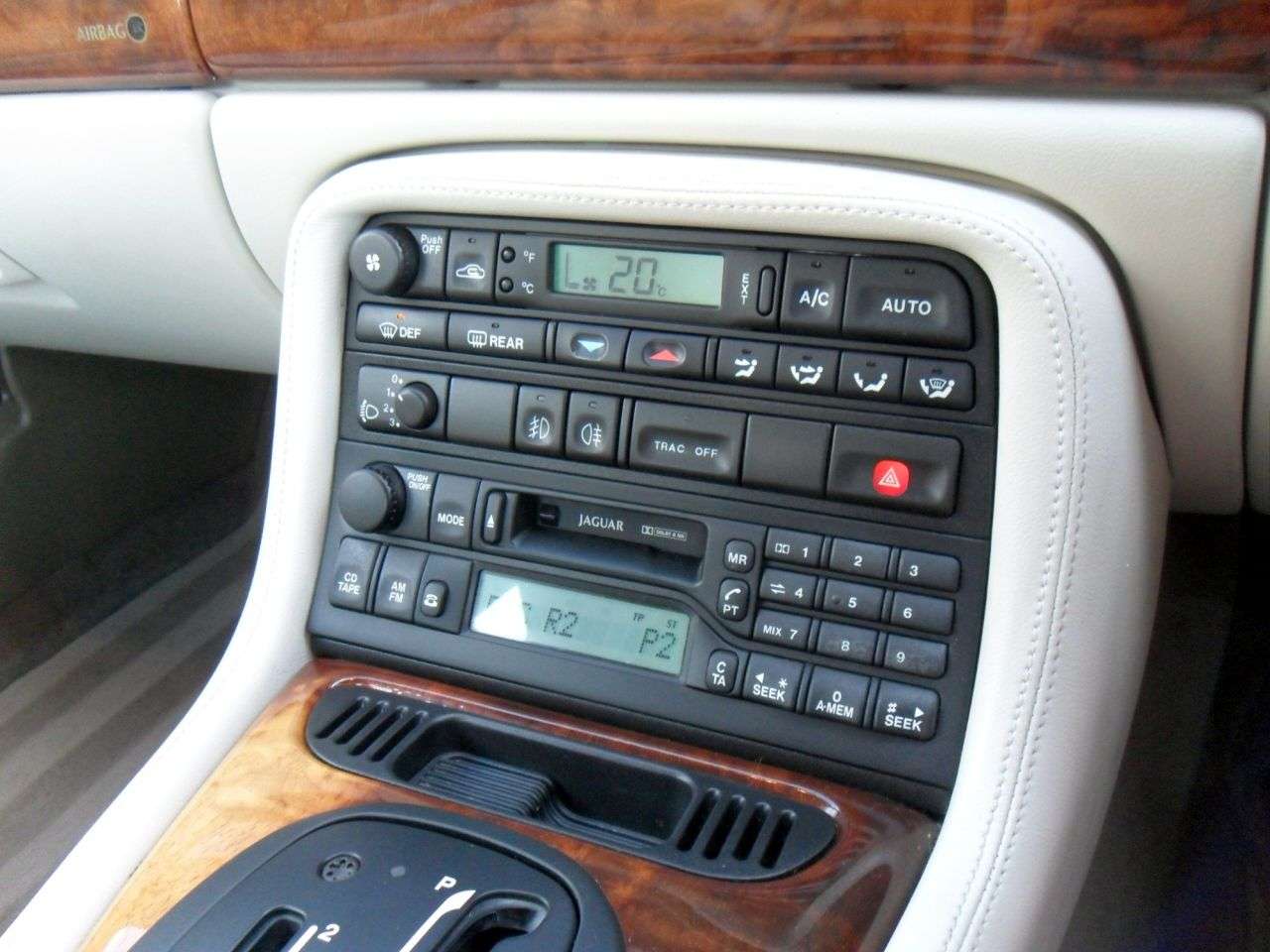 2001 JAGUAR XK8 2001 JAGUAR XK8