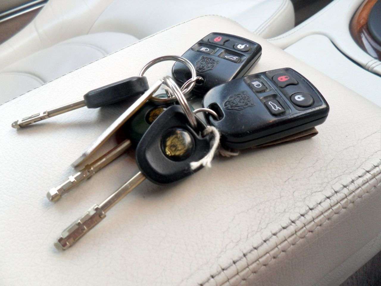 2001 JAGUAR XK8 2001 JAGUAR XK8