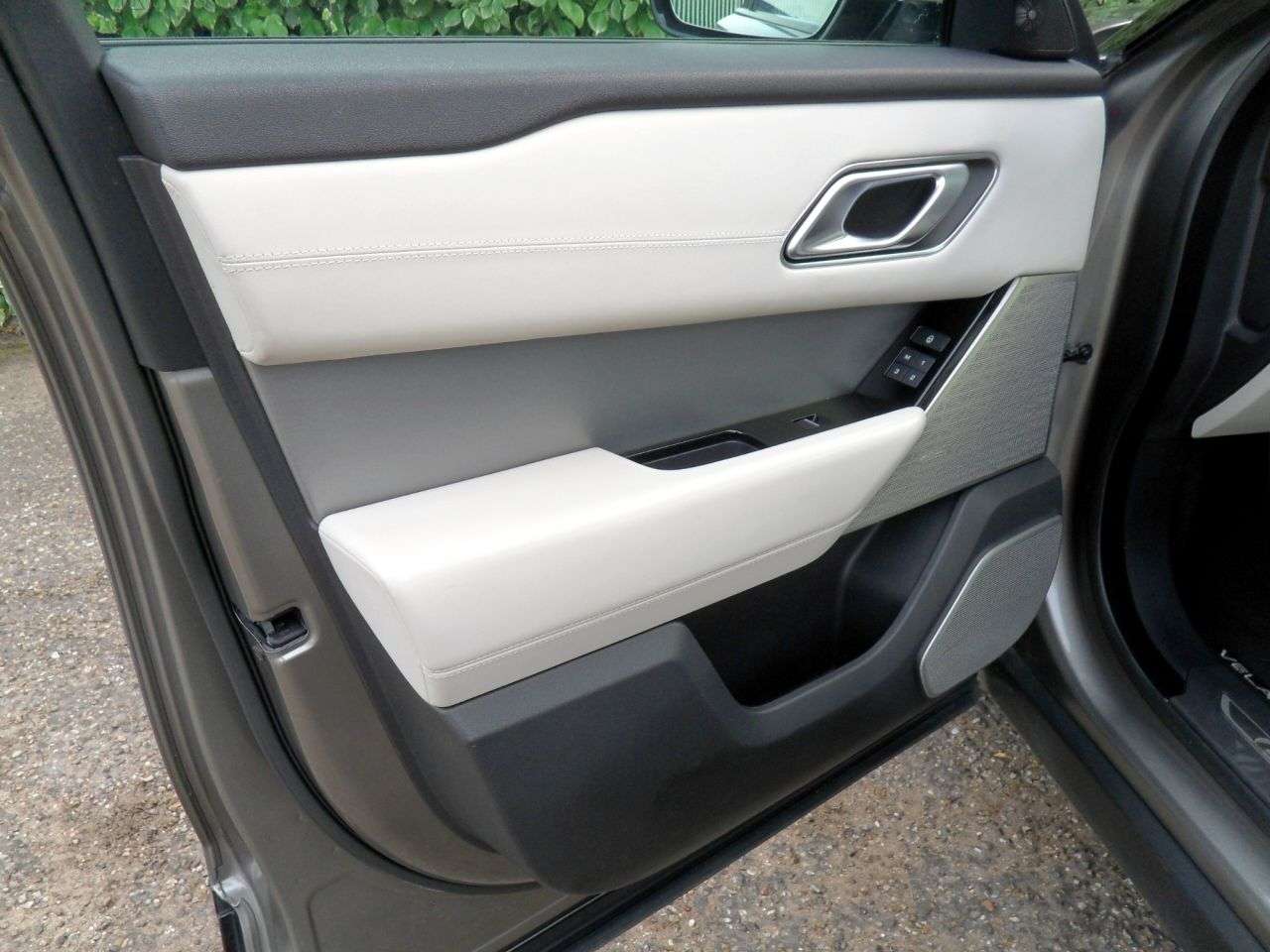 2019 LAND ROVER RANGE ROVER VELAR 2019 LAND ROVER RANGE ROVER VELAR