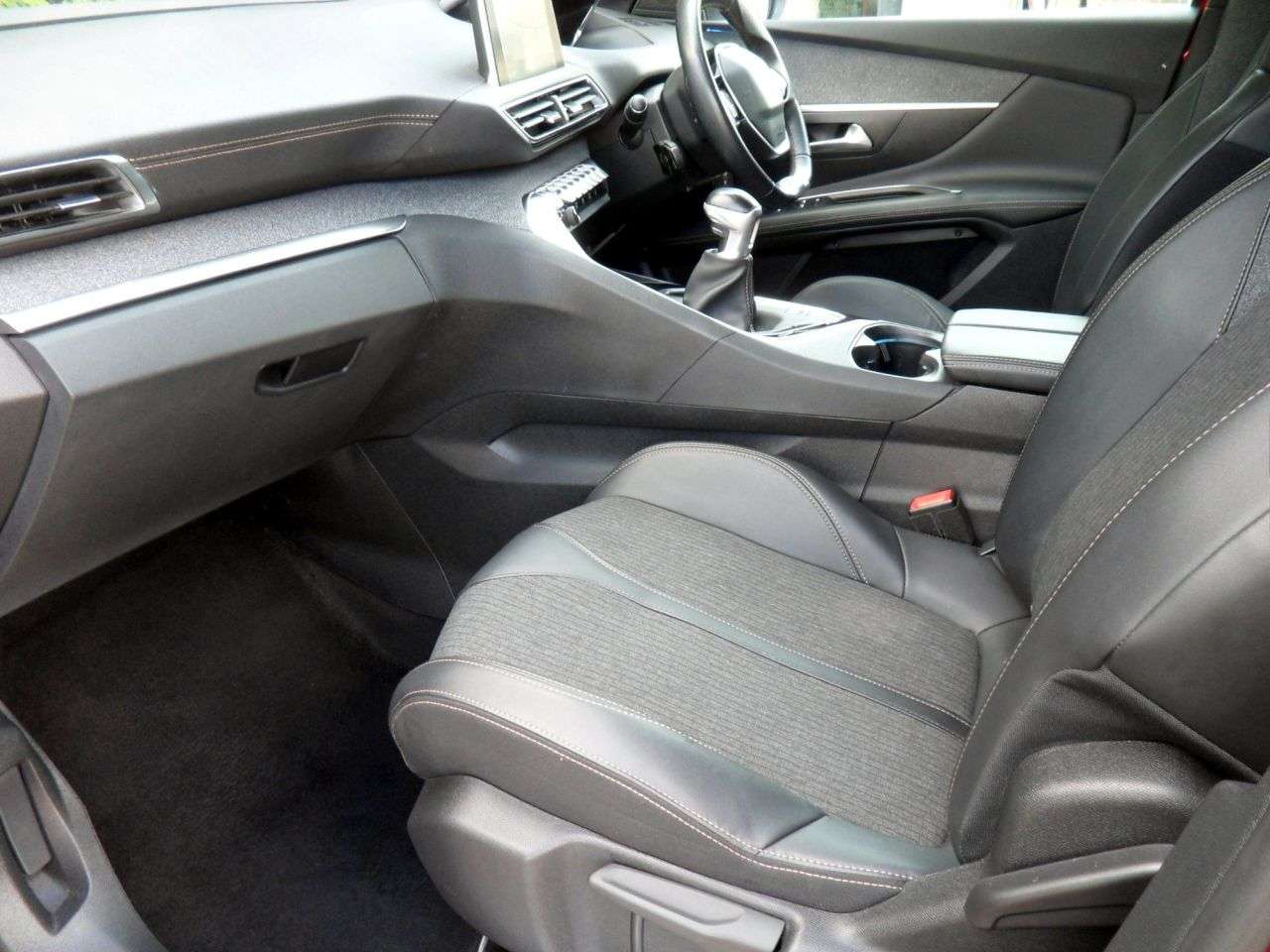 2019 PEUGEOT 3008 2019 PEUGEOT 3008