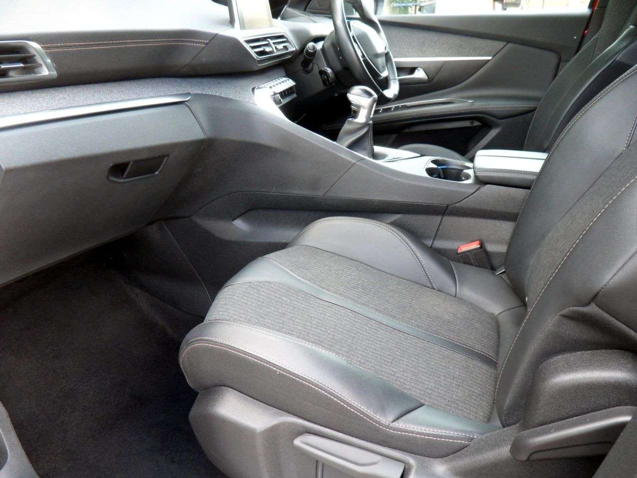 2019 PEUGEOT 3008 2019 PEUGEOT 3008