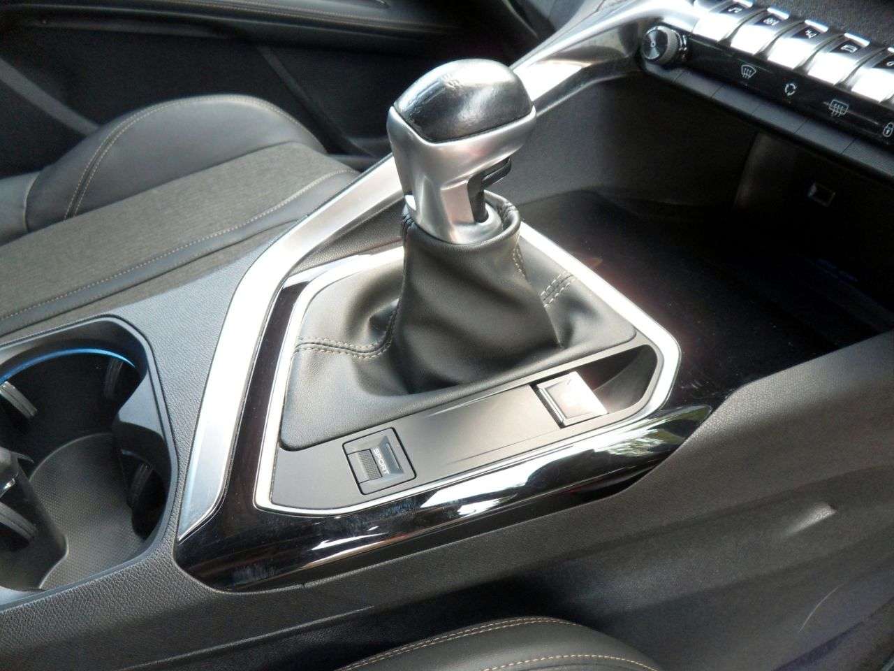 2019 PEUGEOT 3008 2019 PEUGEOT 3008