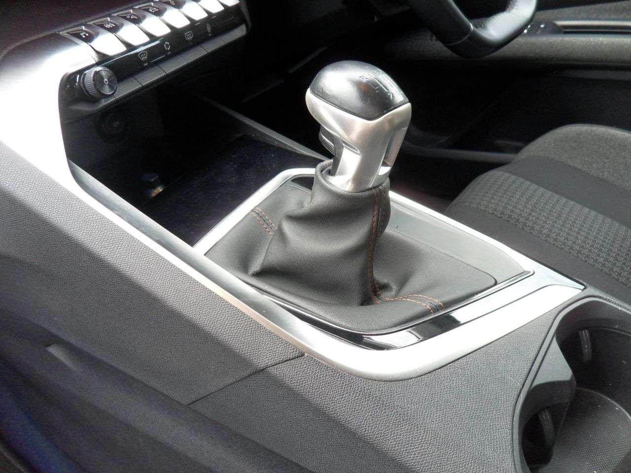 2019 PEUGEOT 3008 2019 PEUGEOT 3008