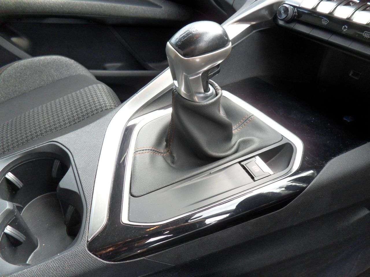 2019 PEUGEOT 3008 2019 PEUGEOT 3008