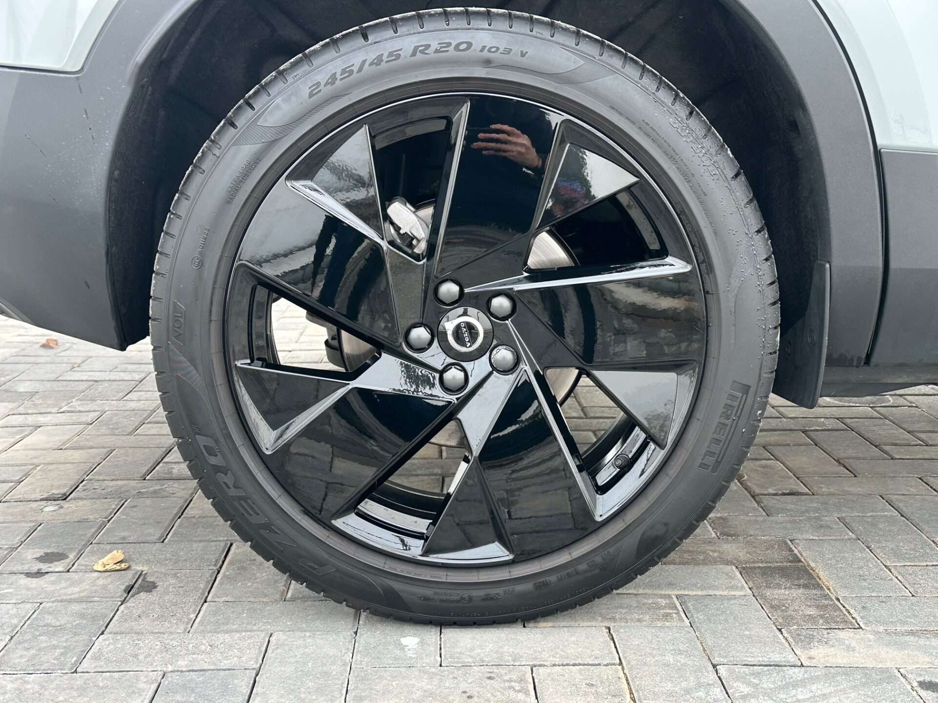 2025 VOLVO XC40 2025 VOLVO XC40