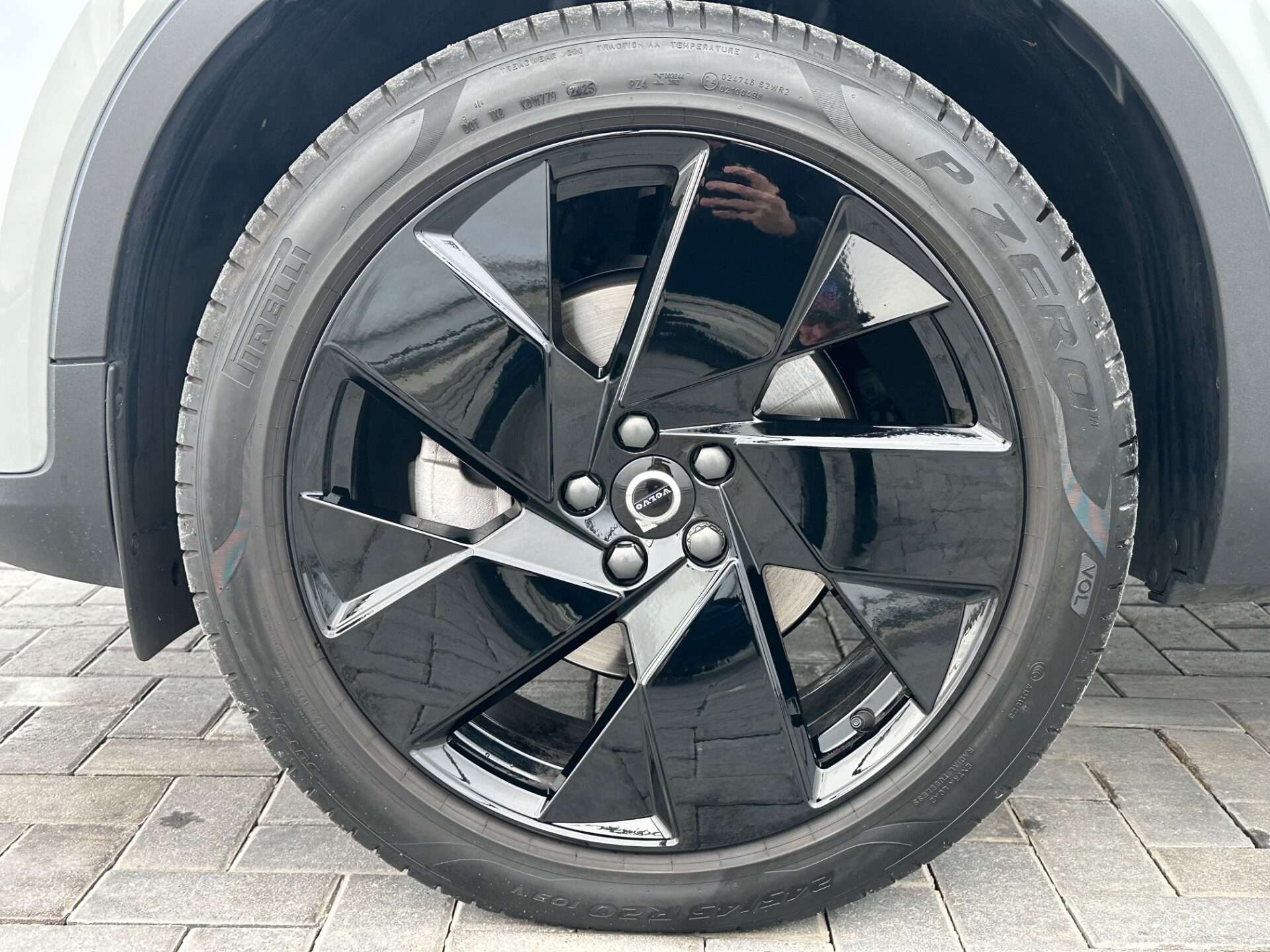 2025 VOLVO XC40 2025 VOLVO XC40