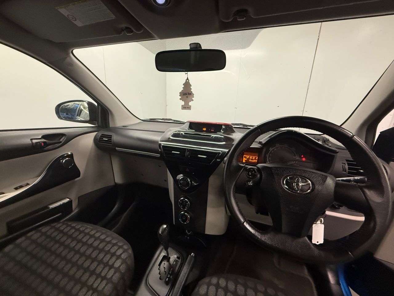 2011 TOYOTA IQ 2011 TOYOTA IQ