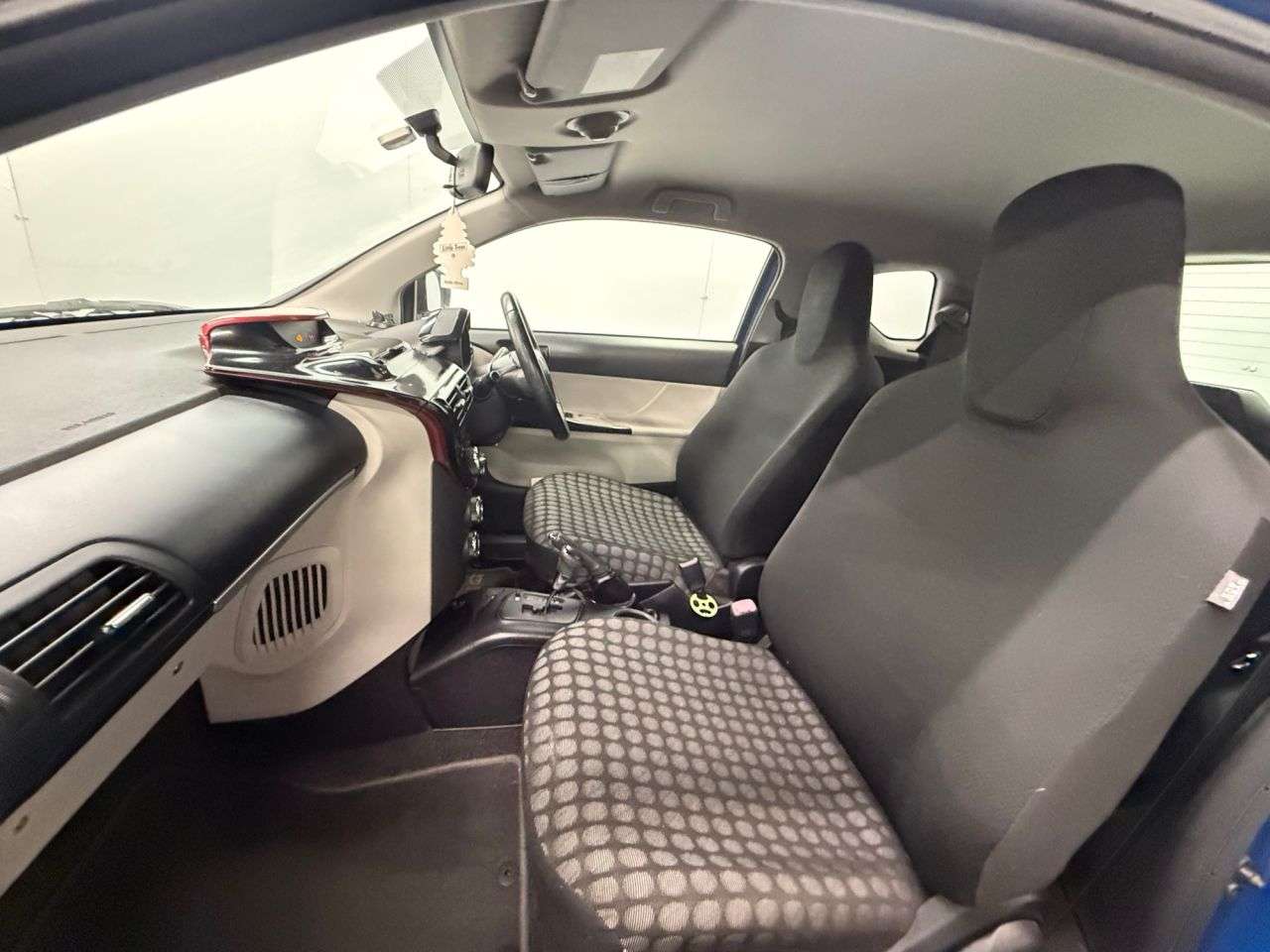 2011 TOYOTA IQ 2011 TOYOTA IQ