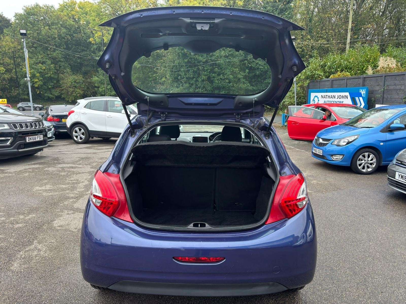 2015 PEUGEOT 208 2015 PEUGEOT 208