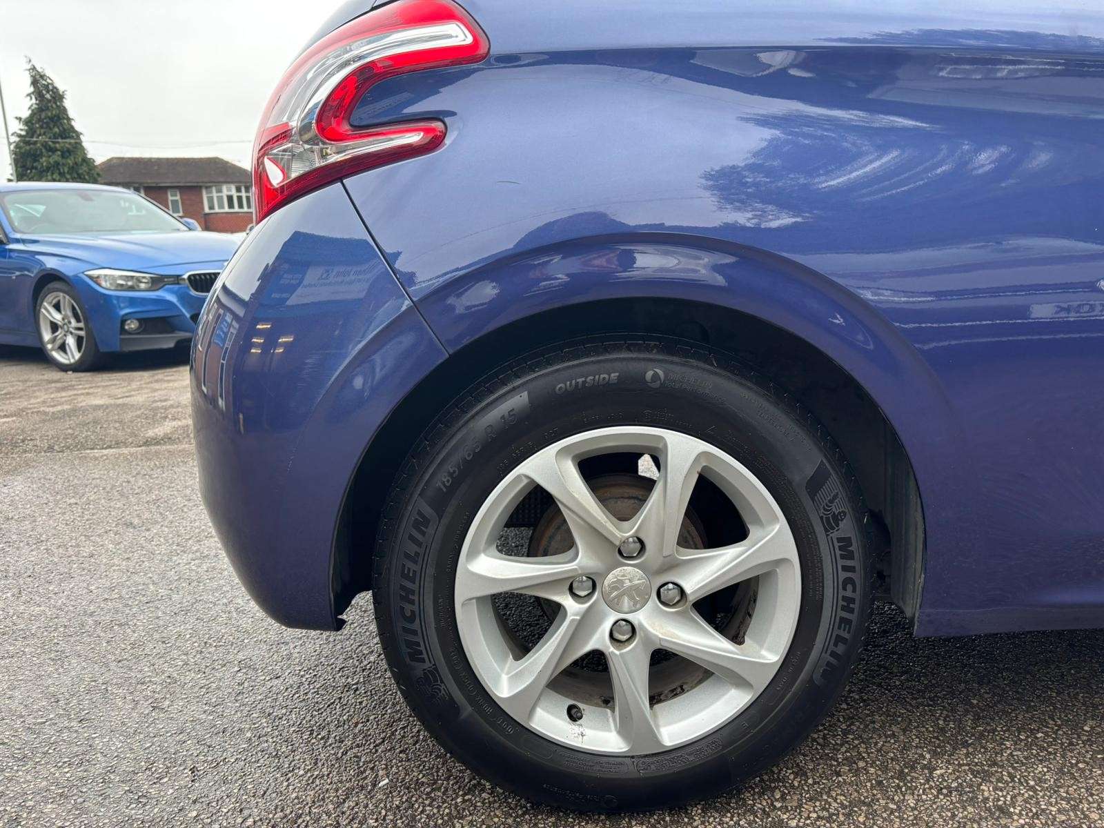 2015 PEUGEOT 208 2015 PEUGEOT 208