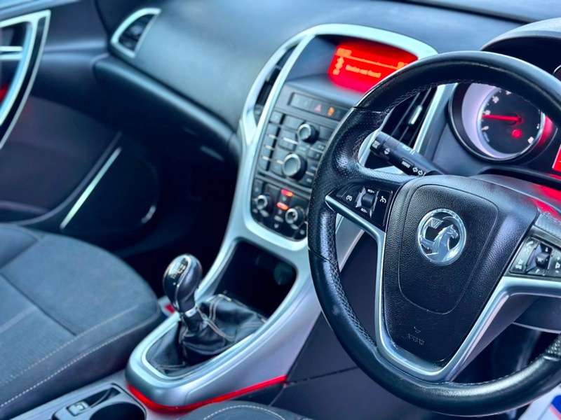 2011 VAUXHALL ASTRA 2011 VAUXHALL ASTRA