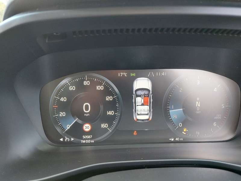 null VOLVO XC40 null VOLVO XC40